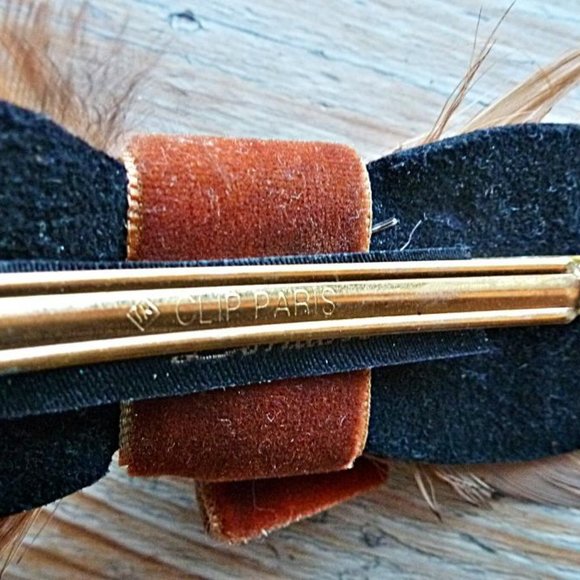 Emin + Paul Glam Feathered Velvet Hair Clip - Picture 6 of 8